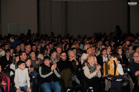Veliki koncert Glasbene šole Rošer navdušil polno dvorano v Kotljah (4)
